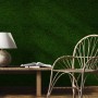 Grüne Marburg Vliestapete GZSZ Moos Floral im Raum mit Tisch, Lampe und Stuhl.