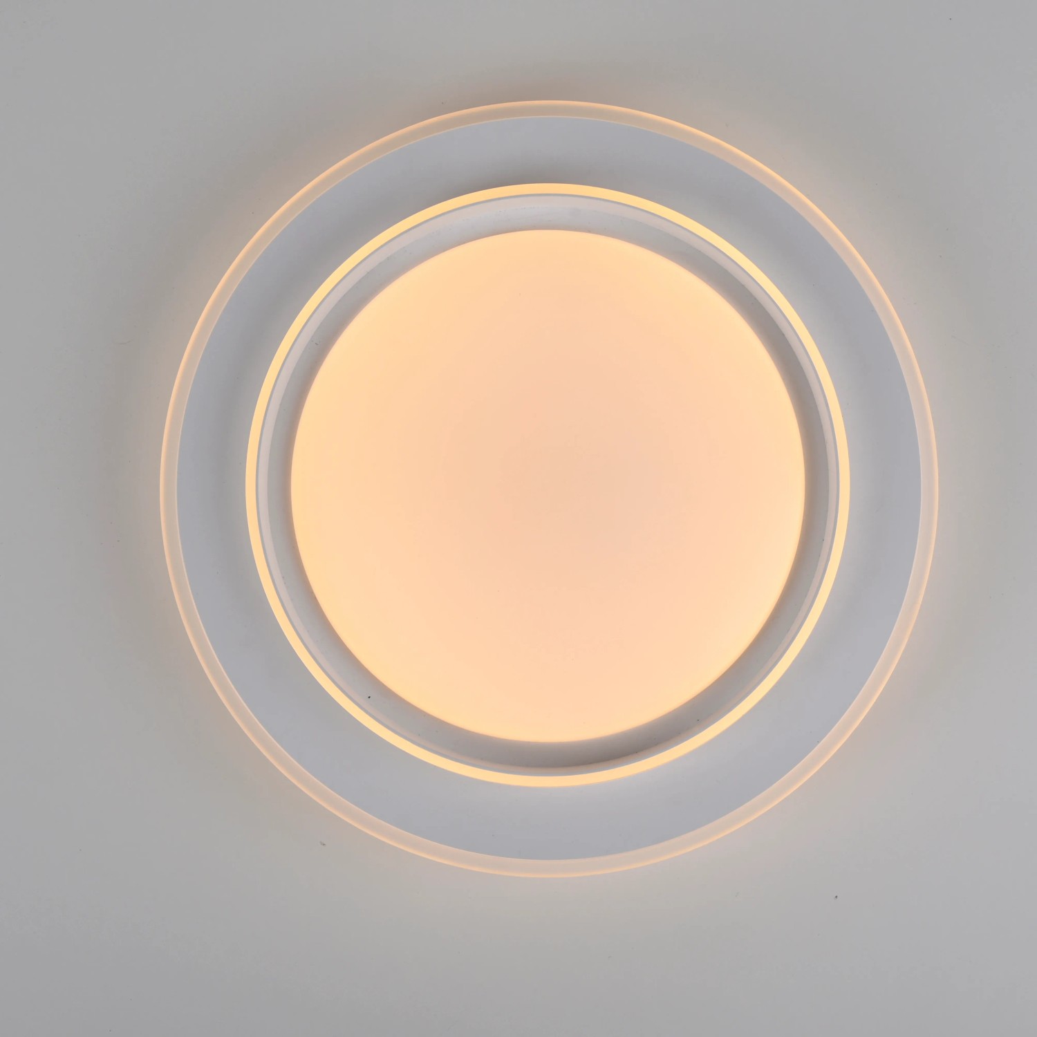 Weiße LED Deckenleuchte Lago, Ø 40cm, mit CCT-Farbtemperatursteuerung für flexibles Licht.
