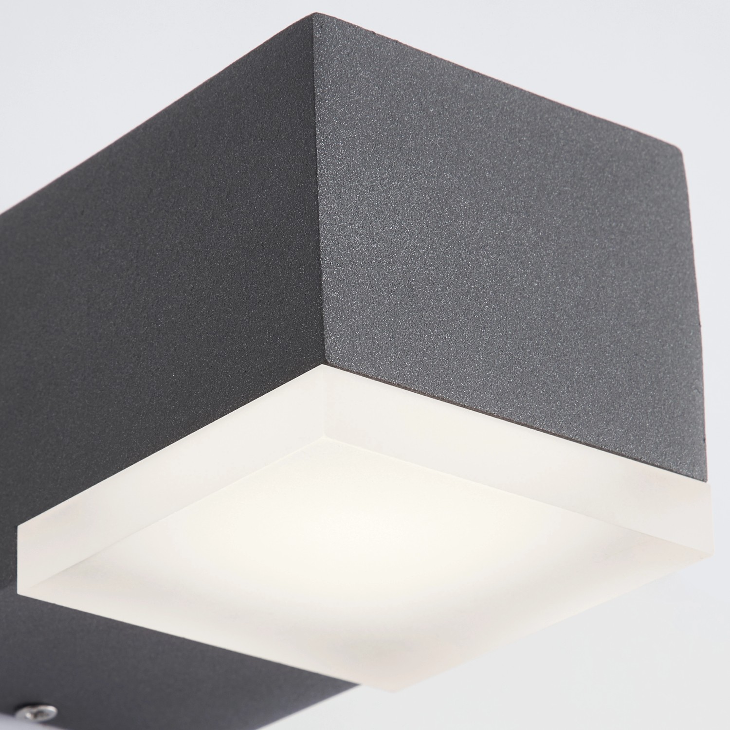 Moderne AEG LED-Außenwandleuchte Amity in Anthrazit mit Nanotechnik für Haus und Garten.