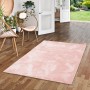 Pergamon Luxus Fellteppich Pearl Rosa (120x170cm) auf Holzboden. Kurzflorteppich für Wohnzimmer.