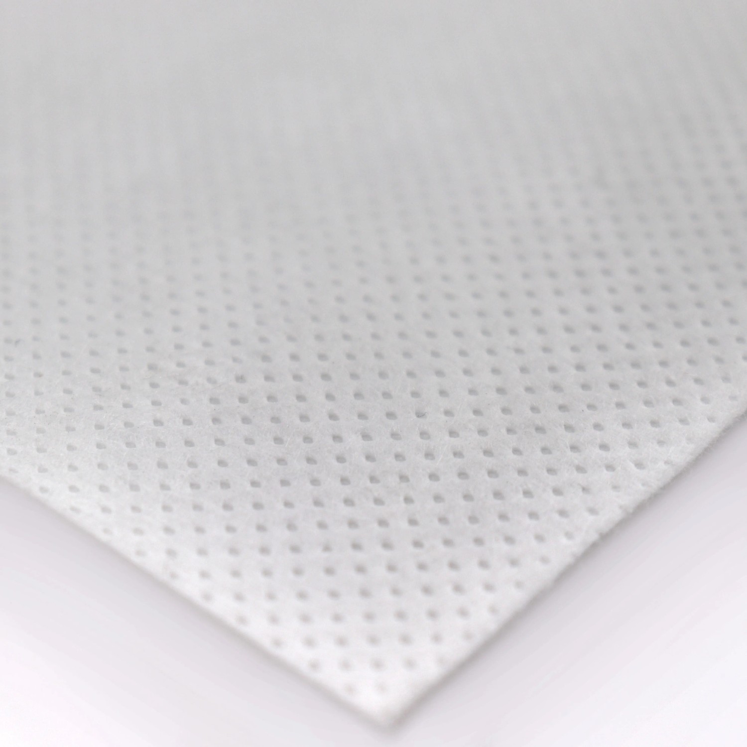 Detailaufnahme eines weißen Aquagart Unkrautvlies (150g/m²) mit feiner Punktstruktur.