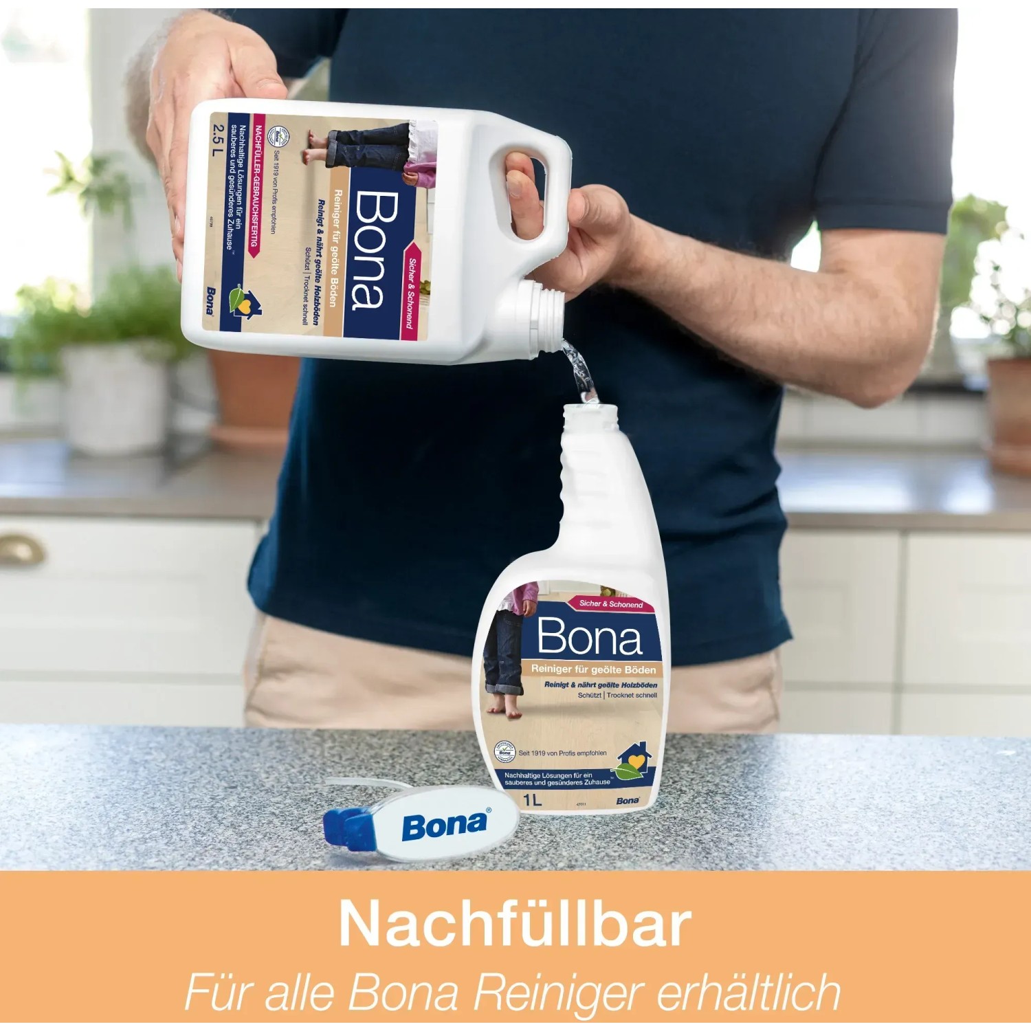 Bona Reiniger Nachfüllkanister für geölte Böden wird in Sprühflasche umgefüllt.