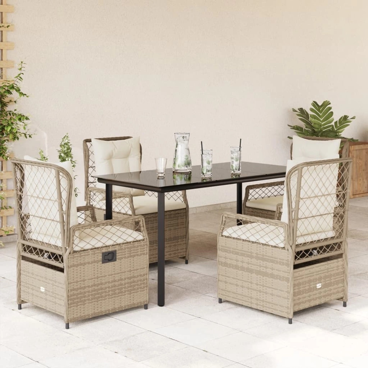5-teilige Garten Essgruppe aus Poly Rattan in Beige mit schwarzen Tisch und cremefarbenen Kissen.