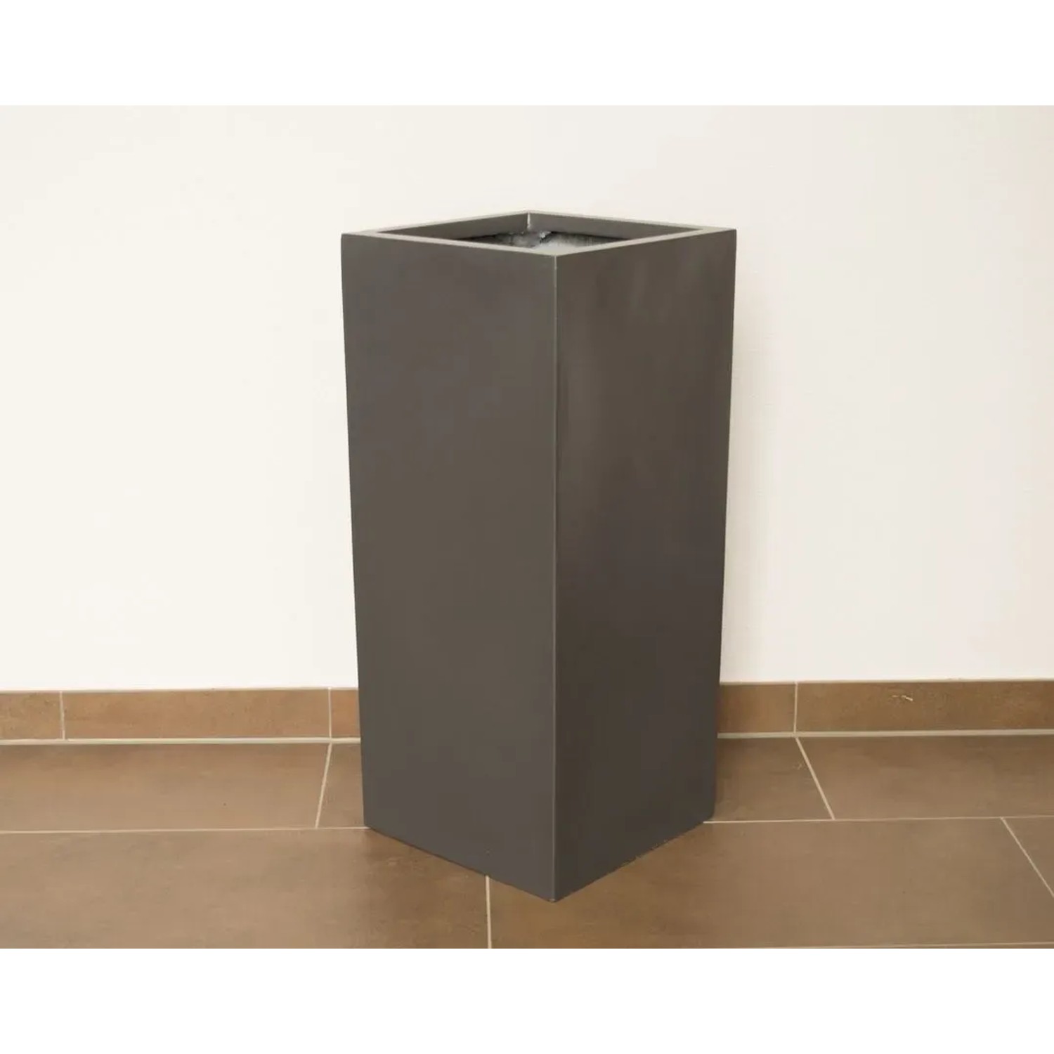 Eleganter, anthrazit-metallicfarbener Pflanzkübel Säule aus Fiberglas, 38x38x80 cm.