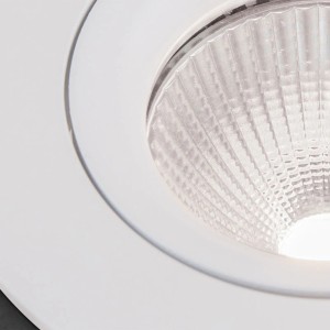 Weißer Orion Einbaustrahler aus Aluminium, GU10, 9cm Durchmesser. Lampe für Deckenmontage.