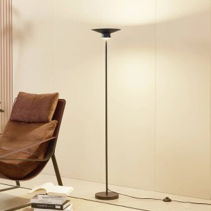 Moderne, schwarze Lindby LED Stehlampe Norvind aus Metall, 140cm hoch, für Wohnzimmer.