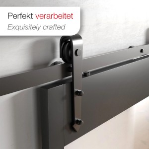 SOTECH ARROW Rollen Set aus schwarzem Stahl für Schiebetüren, seitlich montiert. Detail der 70 mm Laufrollen.