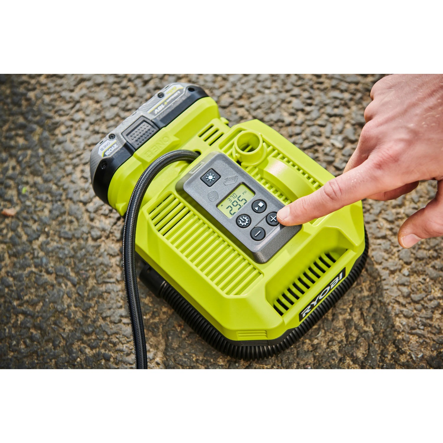 Ryobi Akku-Multi-Kompressor RMI18-0: Kompakter 18V Kompressor mit digitaler Anzeige und bis zu 11 bar Druck.