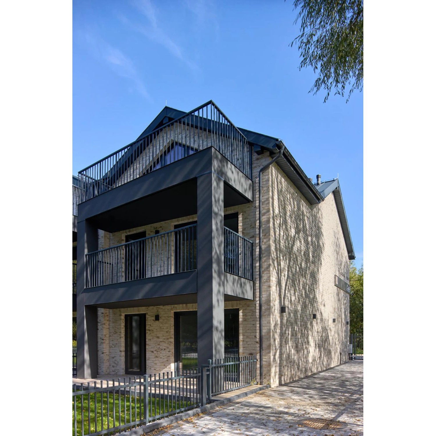 Hausfassade mit Elabrick Eckverblender Sevilla, helle Optik, frostsicher und UV-beständig.