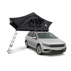 Schwarzes Juskys Autodachzelt Lago 120x210 cm auf silbernem Auto mit Leiter. Camping & Zubehör.