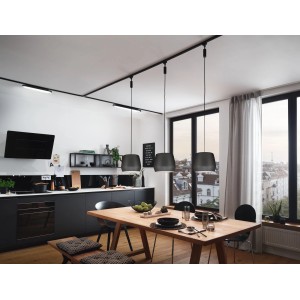 Schwarzer Paulmann URail Pendel Adapter an Schienensystem über Esstisch.