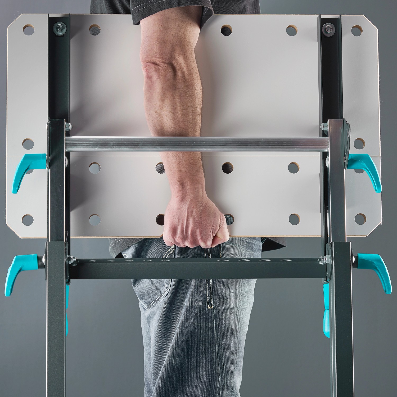 Wolfcraft Master 650 Ergo Werkbank, getragen. Kompakter, klappbarer Arbeitstisch für Heimwerker.