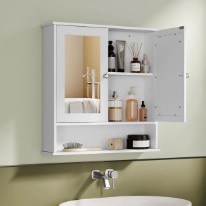 Weißer Songmics Spiegelschrank „Sofie“ mit 2 Türen und offenem Fach im Badezimmer.