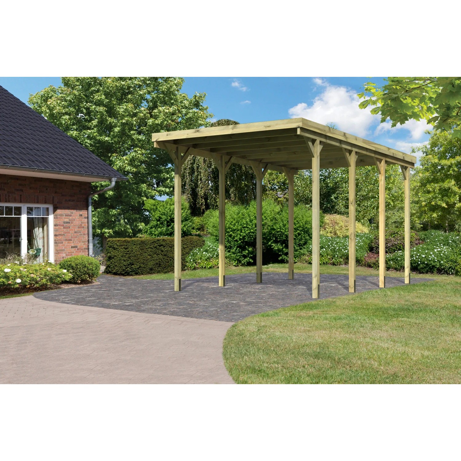 Karibu Caravan Carport mit 350 cm Durchfahrtshöhe im Garten, Holzkonstruktion.