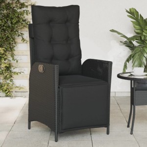 Schwarzer, verstellbarer Gartensessel mit Fußteil aus Poly Rattan (2er-Set).