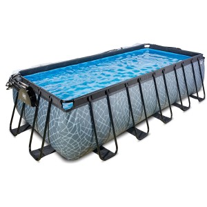 Rechteckiger EXIT Stone Pool, 540x250x122cm, grau mit Steinmuster, inklusive Sandfilterpumpe und Abdeckung.