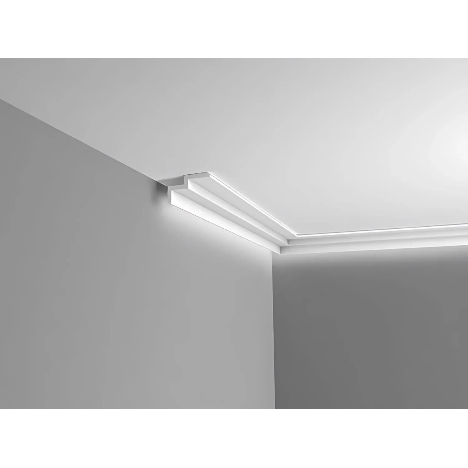 Weiße ORAC DECOR C390 Eckleiste mit indirekter Beleuchtung an Wand und Decke.