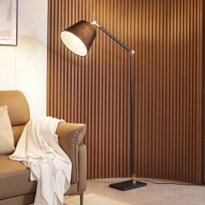 Schwarze Lucande Stehlampe Marvaine aus Metall, 209cm hoch, für Wohnzimmer.