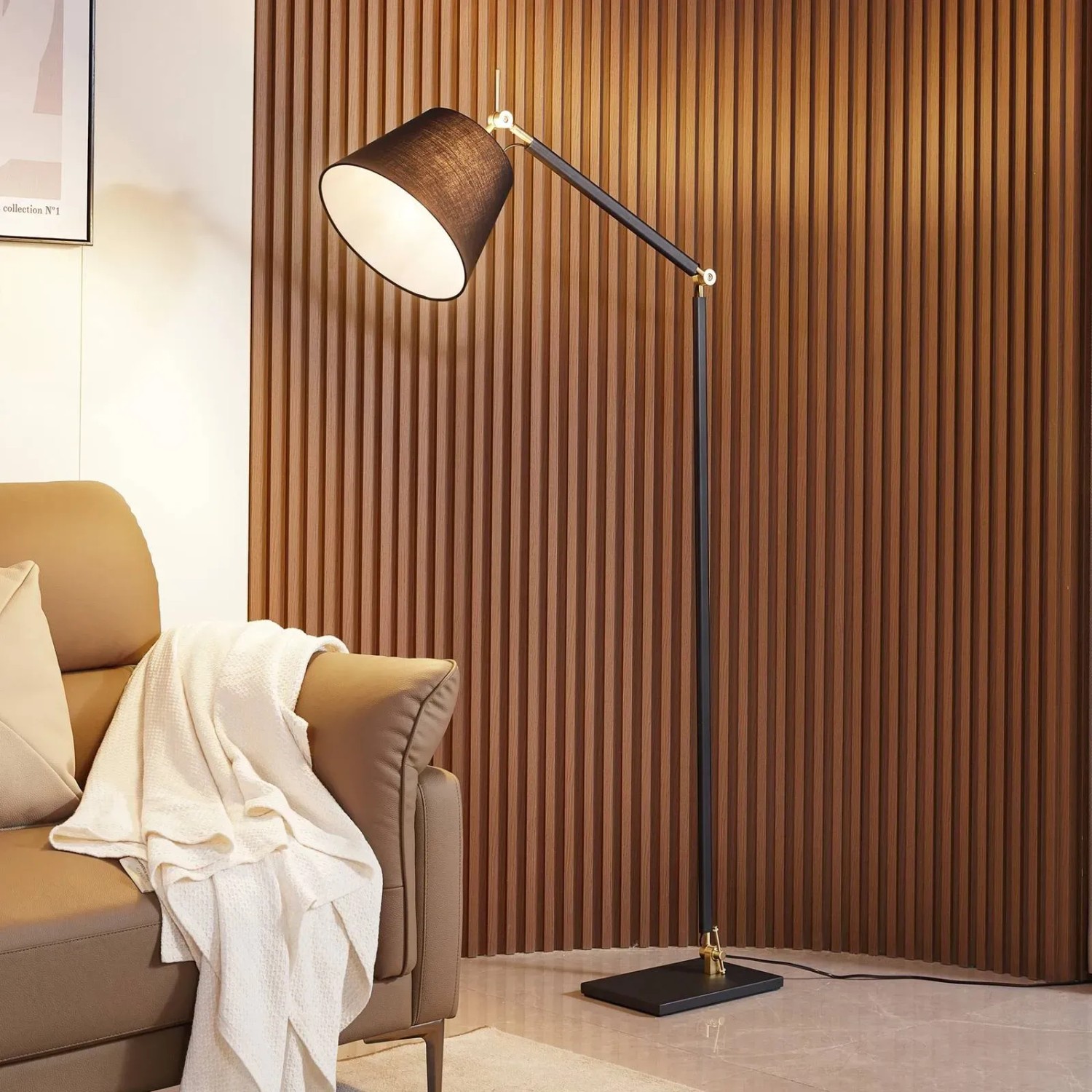 Schwarze Lucande Stehlampe Marvaine aus Metall, 209cm hoch, für Wohnzimmer.
