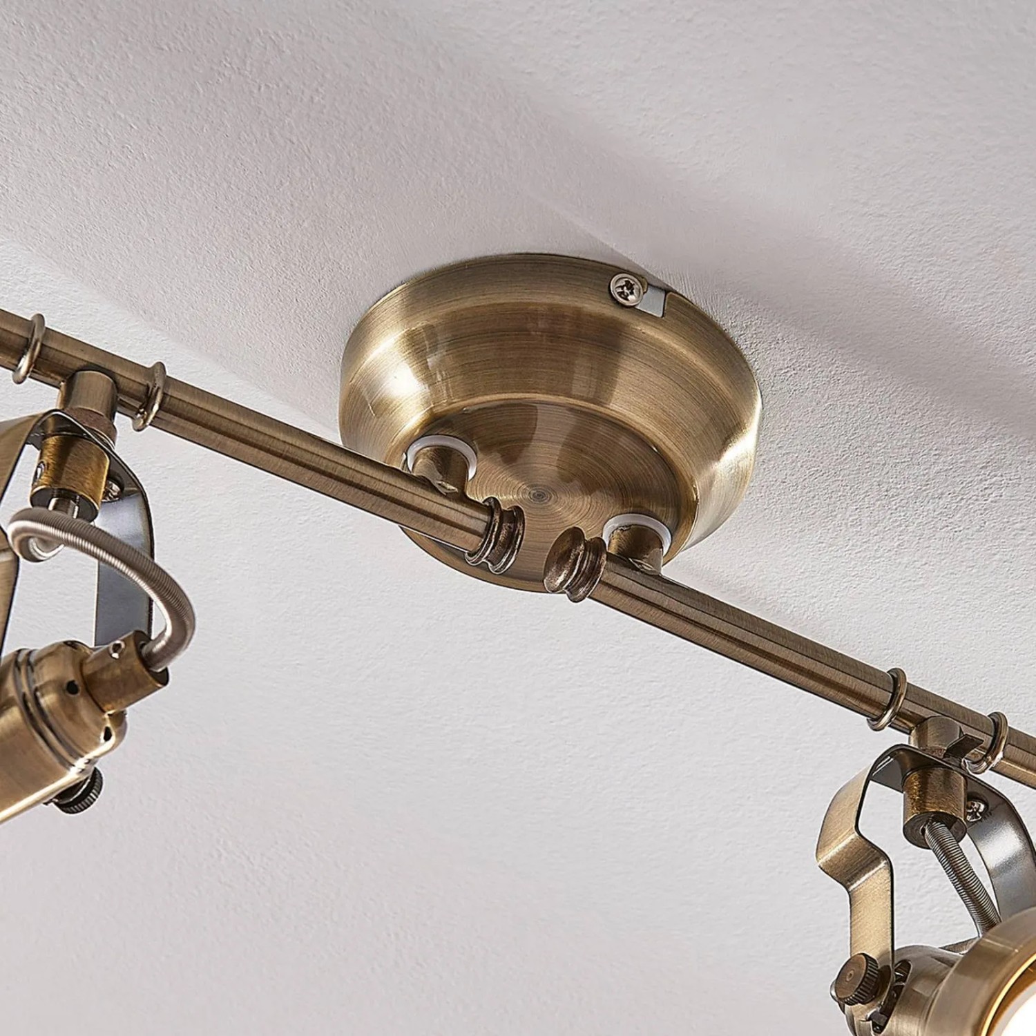 Bronze Deckenlampe im Retro-Stil, 4-flammig. Wohnzimmerleuchte aus Metall.