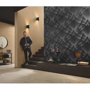Guido Maria Kretschmer Vliestapete Lumina in Schwarz mit geometrischem Muster im Raum.