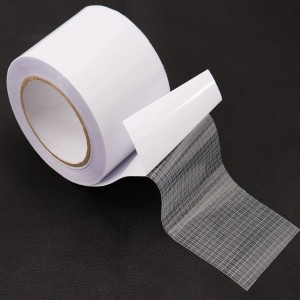 Rolle Aquagart Reparaturklebeband für Gewächshausfolie, transparent mit Gitterstruktur.