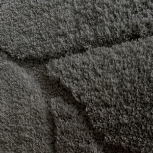 Detailaufnahme: Karat Badematte Maris, dunkelgrauer Badvorleger mit Blattstruktur, 80x150 cm.