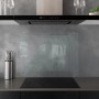 Transparente Tulup Küchenrückwand aus Glas (80x60 cm) als Spritzschutz hinter dem Kochfeld.