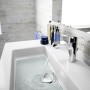 Ideal Standard Ceraflex Armatur Paket mit Waschtisch- und Brausearmatur in Chrom auf Waschbecken.