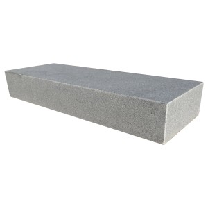 Graue Granit Blockstufe, gesägt und geflammt, 15x35x125 cm. Ideal für den Garten.
