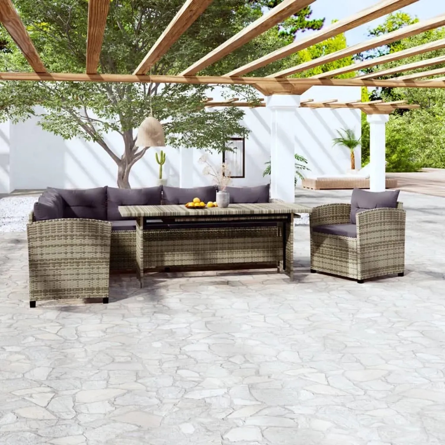 Graues 3-tlg. vidaXL Garten-Lounge-Set aus Rattan mit Kissen, bestehend aus Sofa, Stuhl und Tisch.