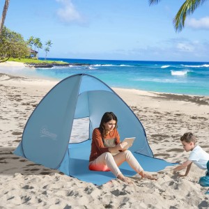 Blaue Outsunny Strandmuschel mit Personen am Strand. Camping & Zubehör für den Urlaub.
