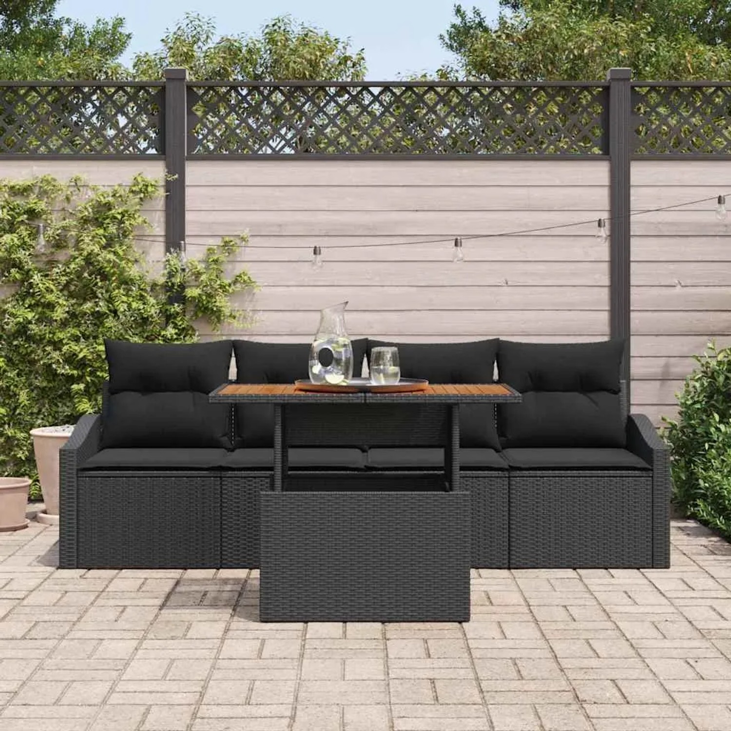 Schwarzes 5-teiliges vidaXL Garten-Sofa-Set aus Poly Rattan mit Tisch und Kissen.