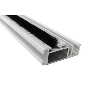 Windhager Dichtungsbürste schwarz für Insektenschutzrahmen, Detailansicht.