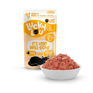 Lucky Lou Katzen-Nassfutter Sterilized Geflügel & Rind, 125g Packung und Schale mit Futter.