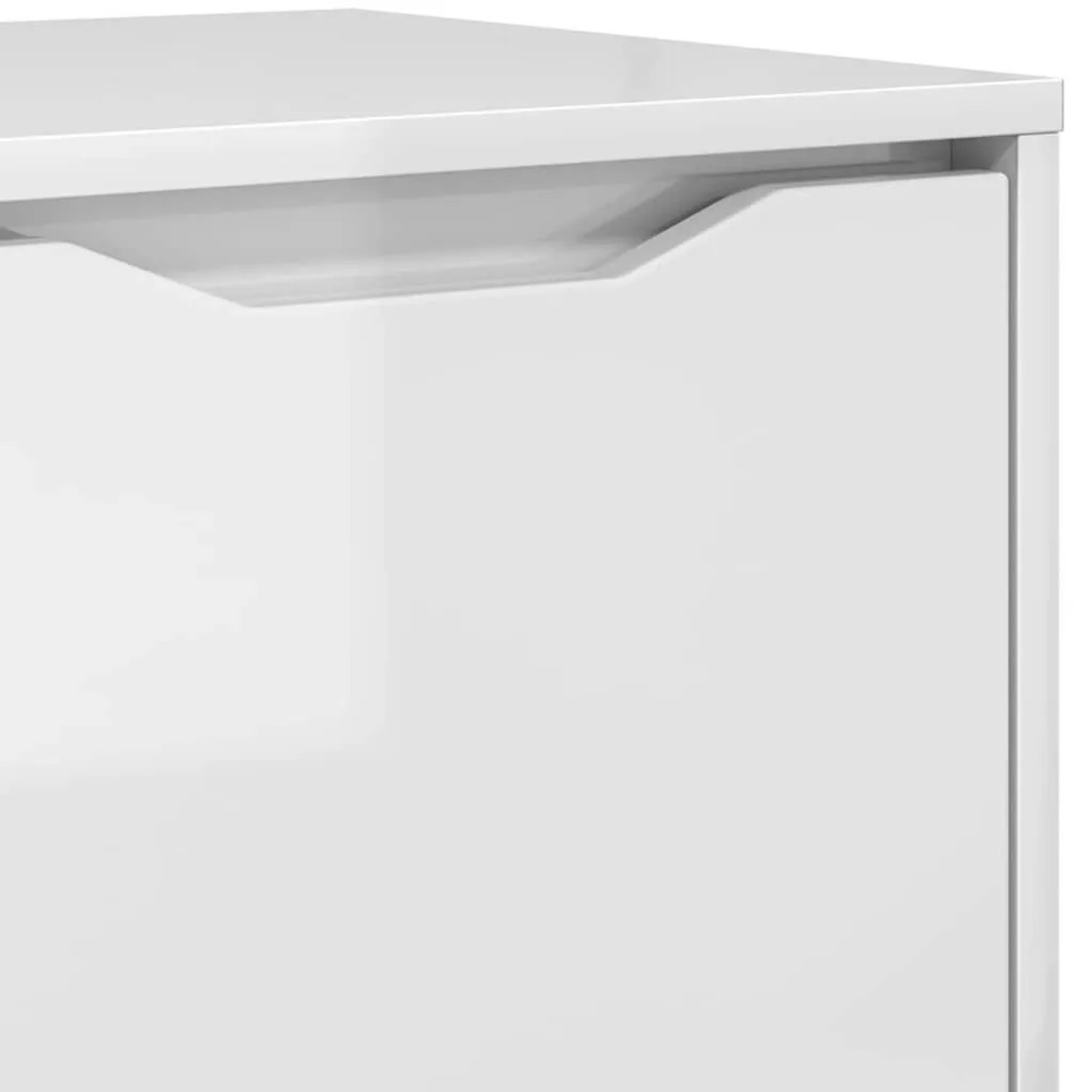 Weißer Hochglanz Badezimmerschrank mit integriertem Griff an der Schublade. Moderner Schrank aus Holzwerkstoff.
