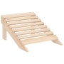 Adirondack Fußteil aus hellem Tannenholz. Lattenförmige, schräge Oberfläche aus Massivholz.