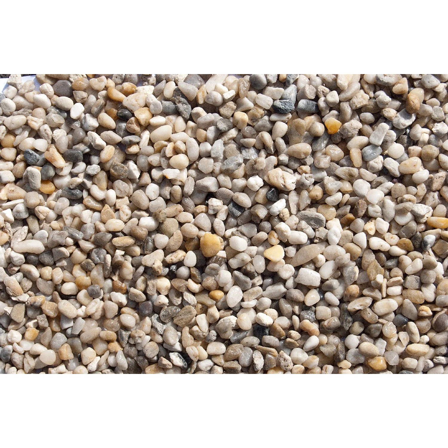 Nahaufnahme von weiß-bunten Quarzkieseln (8-16 mm) als Zierkies, ideal für Garten und Landschaft.