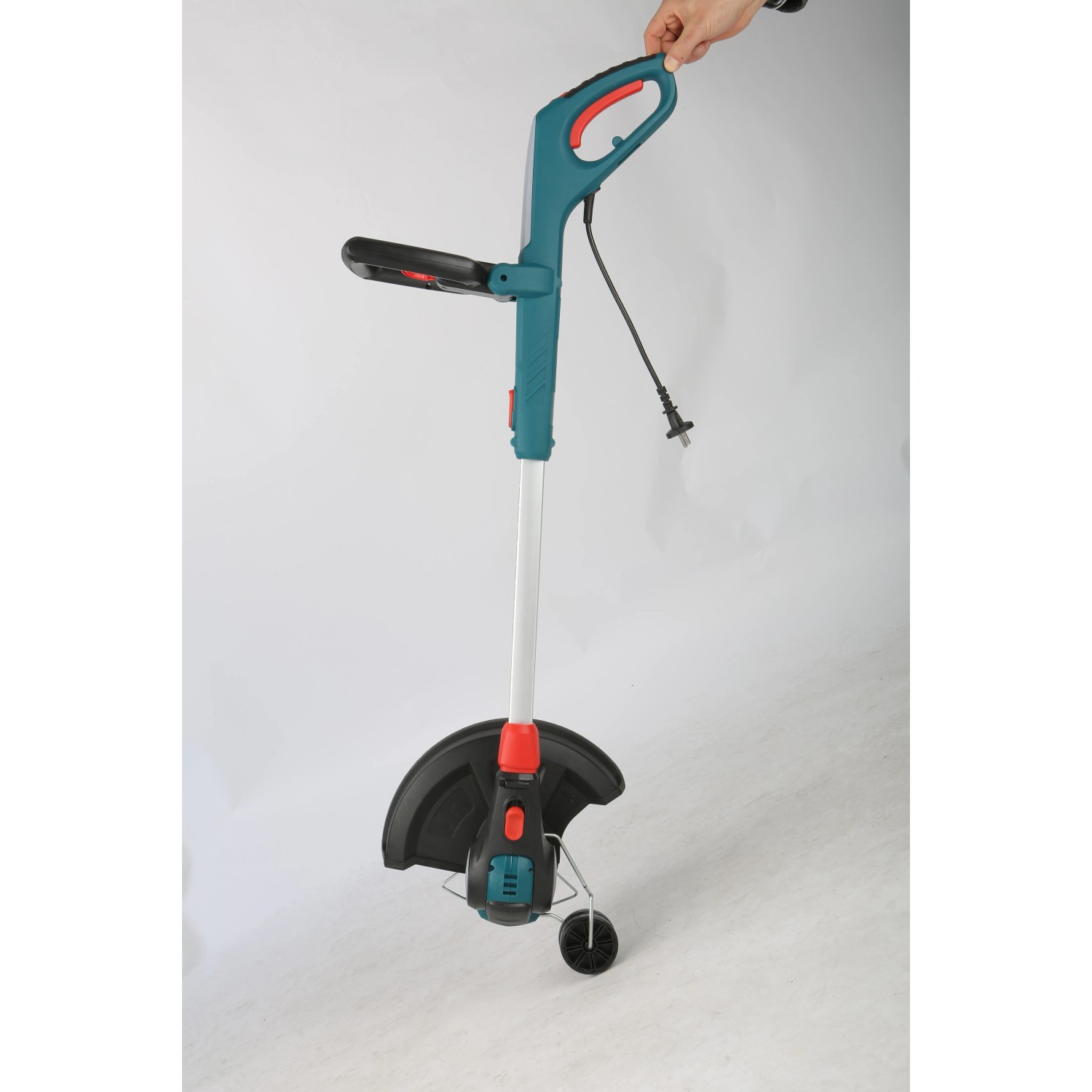 Texas Elektro-Trimmer Pro Trim 100 mit Teleskopgriff und Kantenschneidrädern.