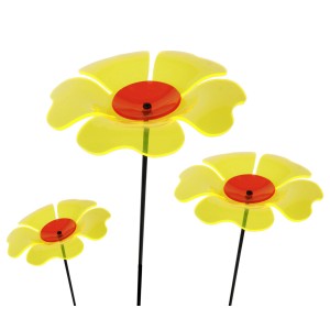 3er Set Deko-Gartenstecker Mohnblume Lichtspiel aus gelbem Acrylglas mit roter Mitte.