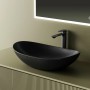 Mattschwarzes, ovales Emke Aufsatzwaschbecken aus Keramik im modernen Badezimmer.