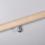 Holzhandlauf mit L-förmiger, matter Chrom-Konsole (2er Set) zur Wandmontage.