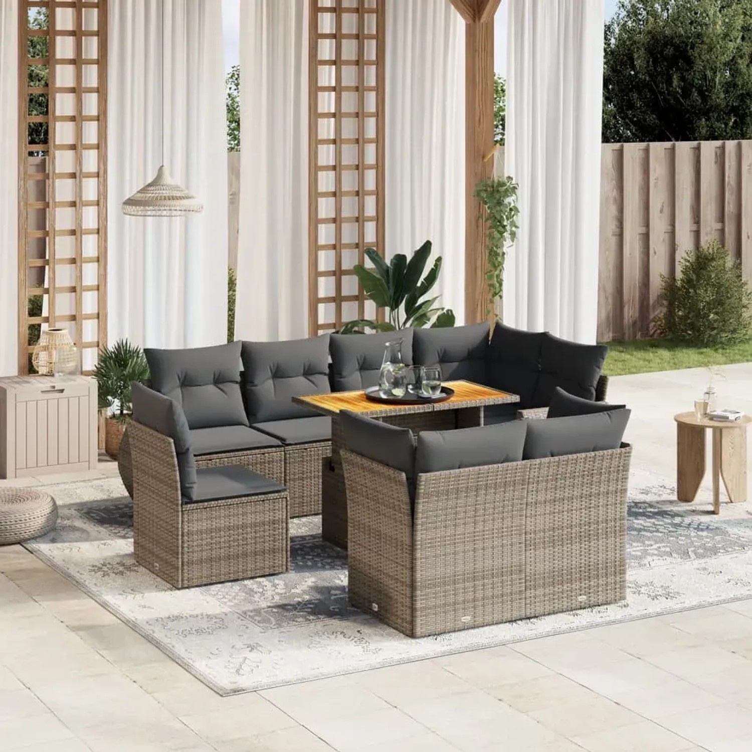 9-tlg. Garten-Sofagarnitur aus grauem Rattan mit Tisch und Kissen für Terrasse & Garten.