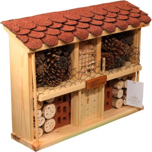 Dobar Insektenhotel Bausatz Landhaus Komfort aus Holz mit Füllmaterialien.