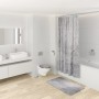 Sanilo WC-Sitz Beton im modernen Bad mit passender Duschvorhang und Badematte.
