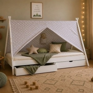Weißes Hausbett 90x200 mit grauem Sternen-Zeltstoff, Matratze und zwei ausziehbaren Bettkästen im Kinderzimmer.