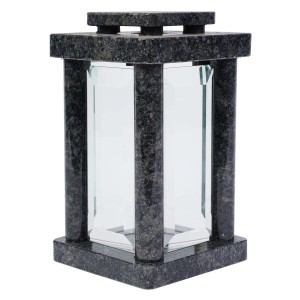 KOKA Grablampe aus poliertem Granit Steel Grey, viereckig mit gerundeten Säulen und Glasfenstern. Für Grabkerzen.