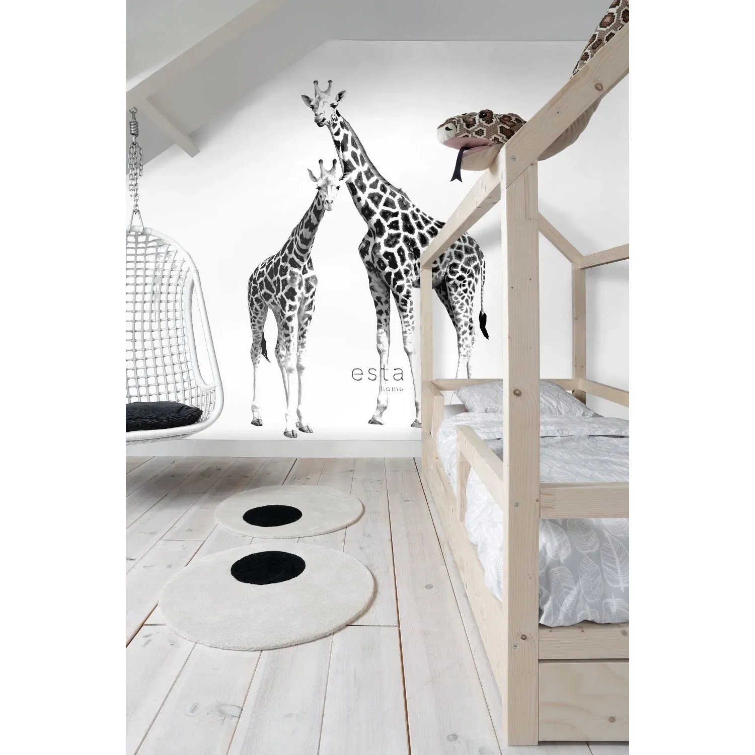 ESTAhome Fototapete Giraffen in Schwarz-Weiß im Kinderzimmer mit Bett und Deko.