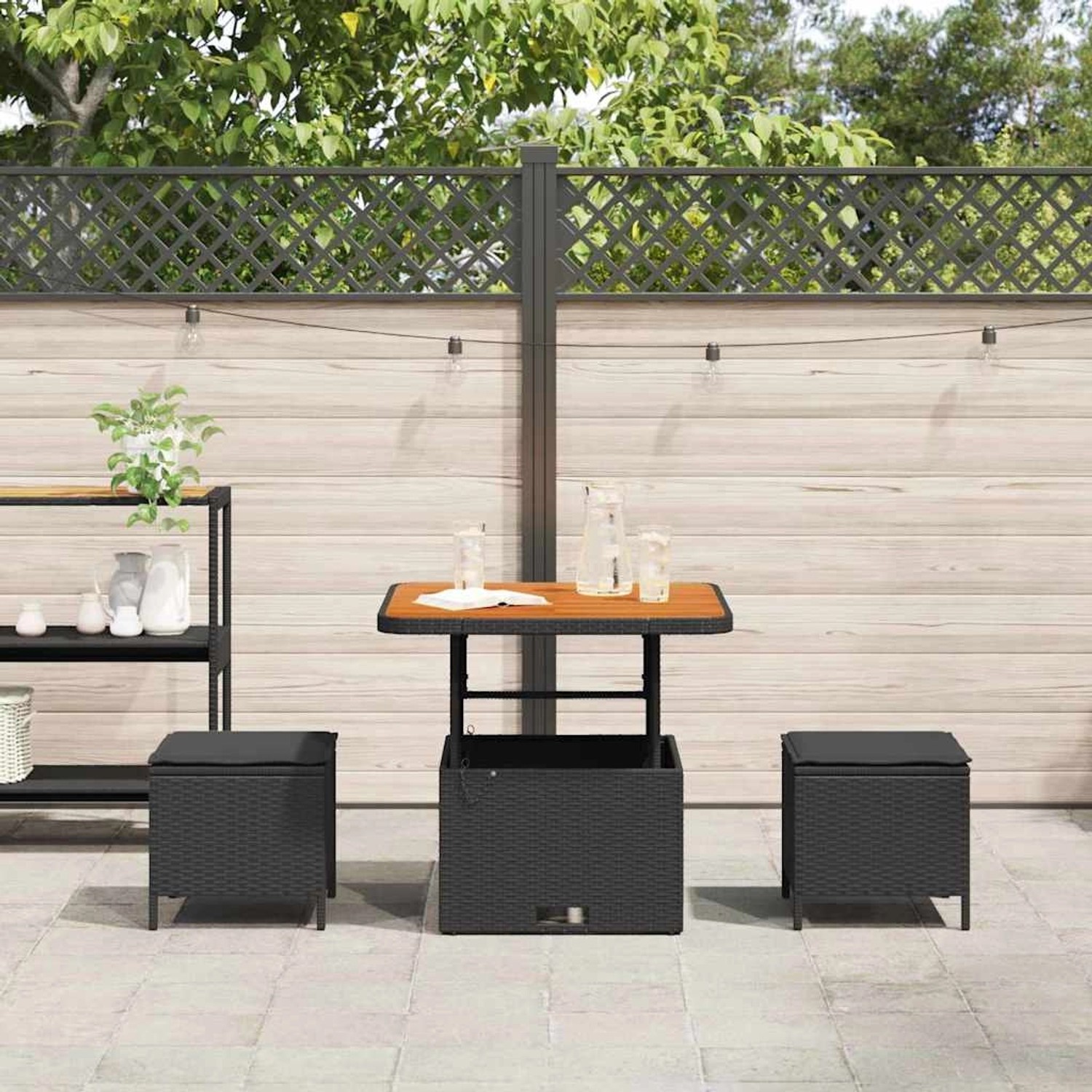Schwarze 3-tlg. vidaXL Garten Essgruppe aus Poly Rattan mit Tisch und Hockern.