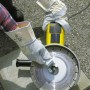 LUX Stirnlochschlüssel 30 mm im Einsatz an einem Winkelschleifer, Zubehör für Handwerker.